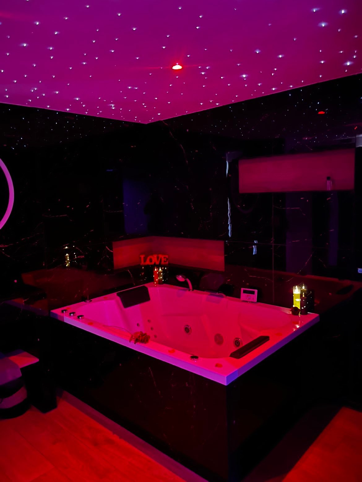 Espace bien-être avec jacuzzi